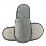 Ζεύγος Παντόφλες Γκρι Βελούδινες από Πολυεστέρα με Σόλα EVA 5mm – Κλειστού Τύπου (100 Ζεύγη/Κιβώτιο)